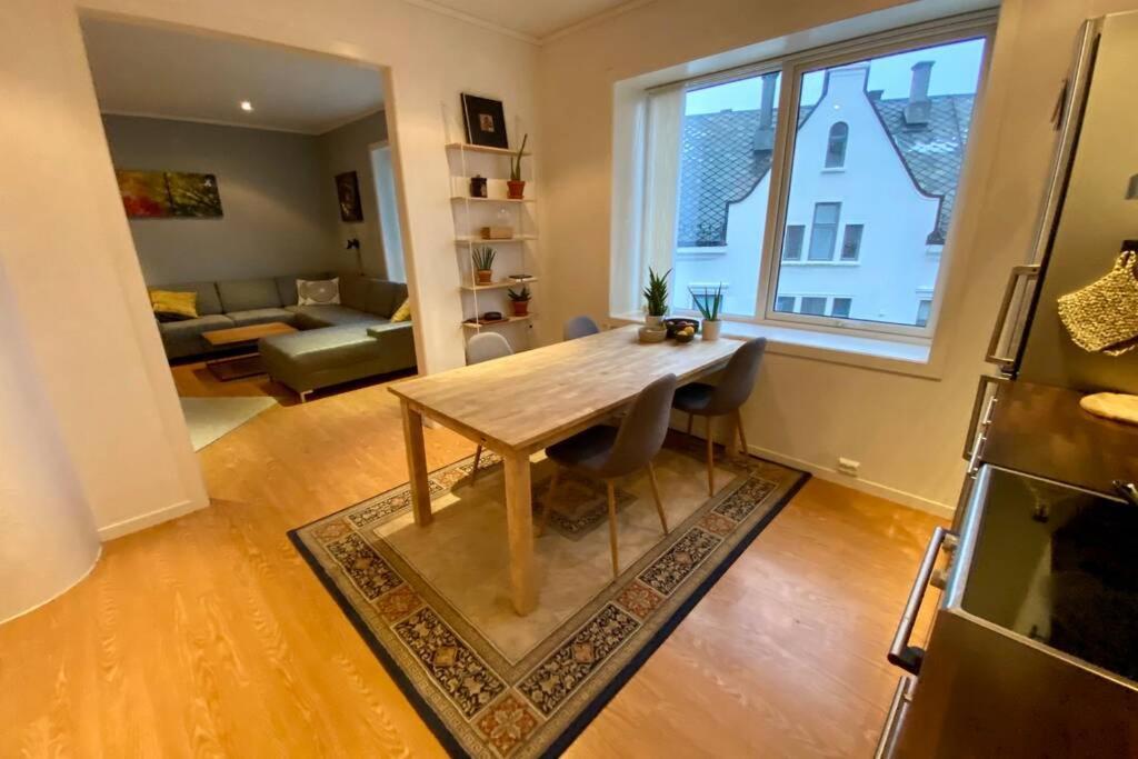 Nice And Central Apartment In Quiet Area Олесунн Екстер'єр фото